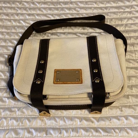 Authentic Louis Vuitton Antingua Buzas PM - Picture 1 of 5